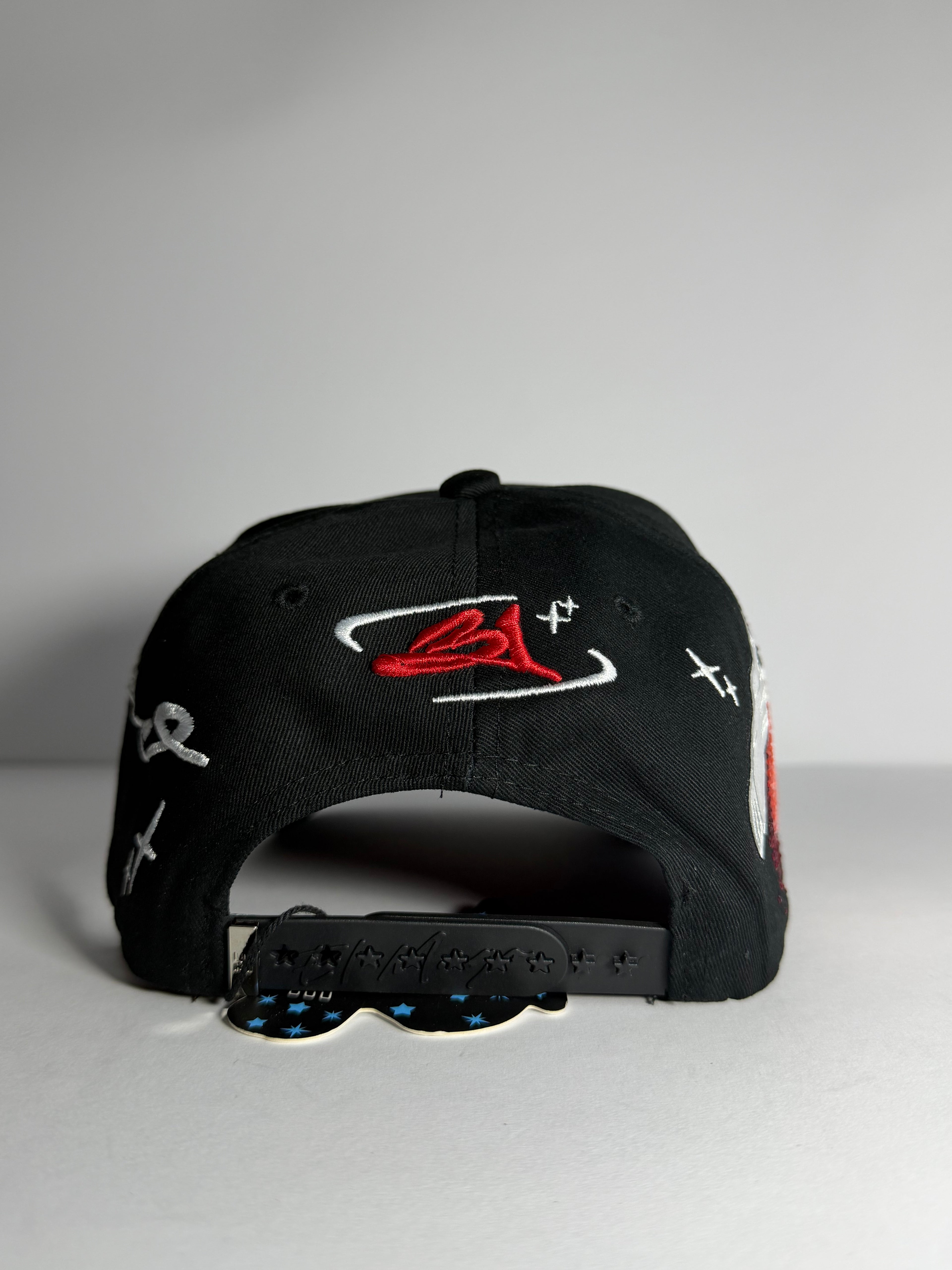31 HATS “MAGO ROJO”