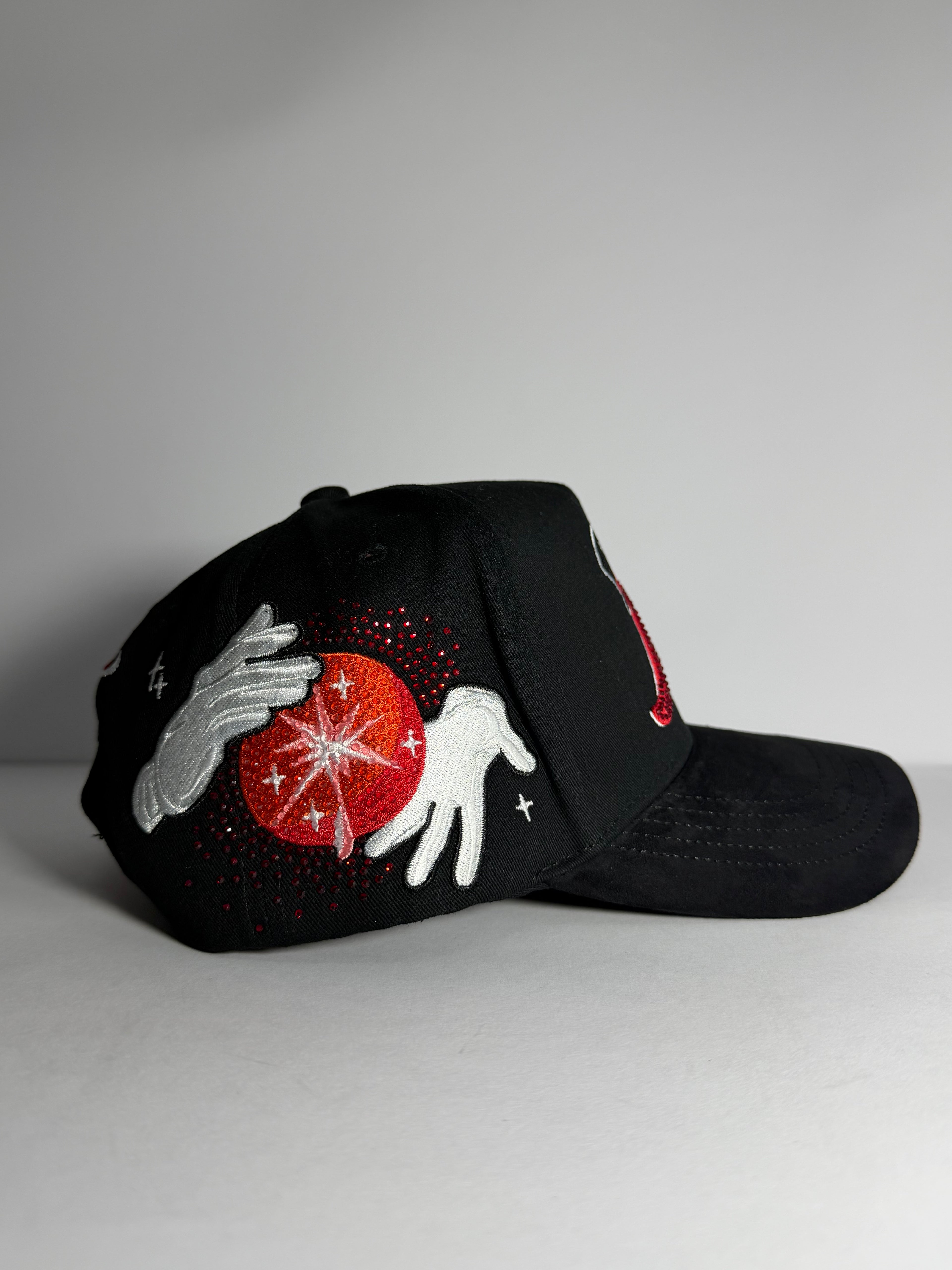 31 HATS “MAGO ROJO”
